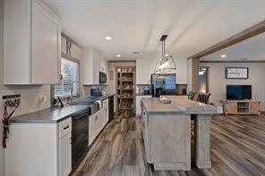 501 W 3rd Street - Photo 8