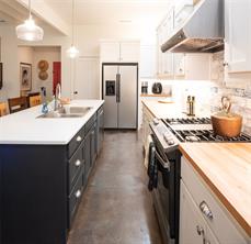 1600 W Day Street - Photo 4